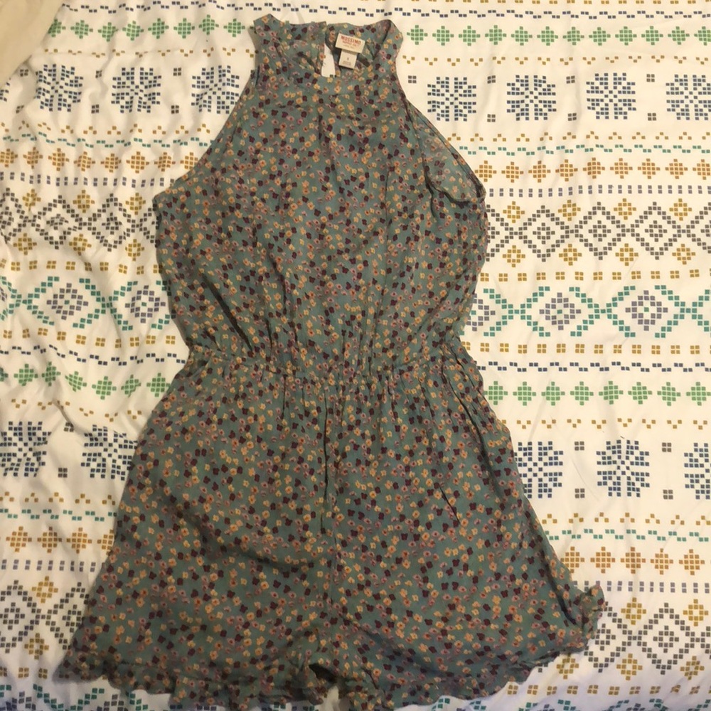 Sleeveless flowery Romper